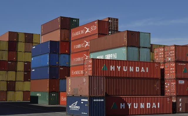 Virtualisation vs Containers : Guide d'Achat Complet